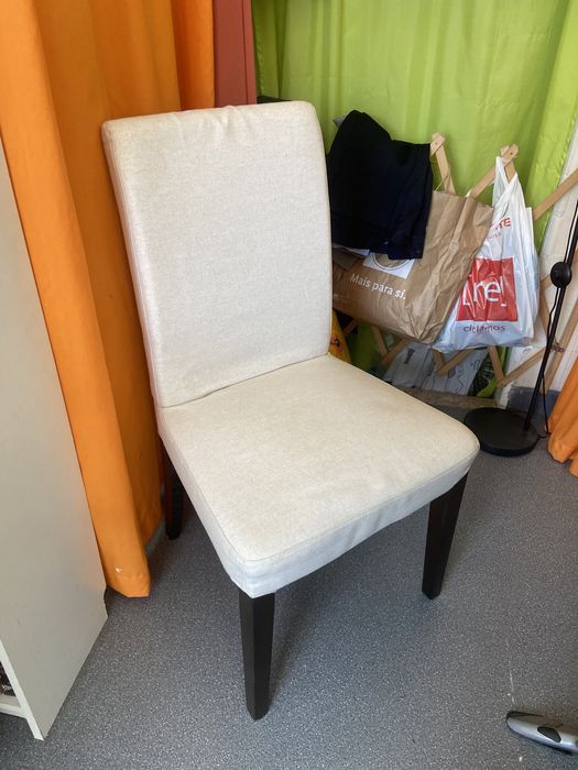 Cadeira cor creme