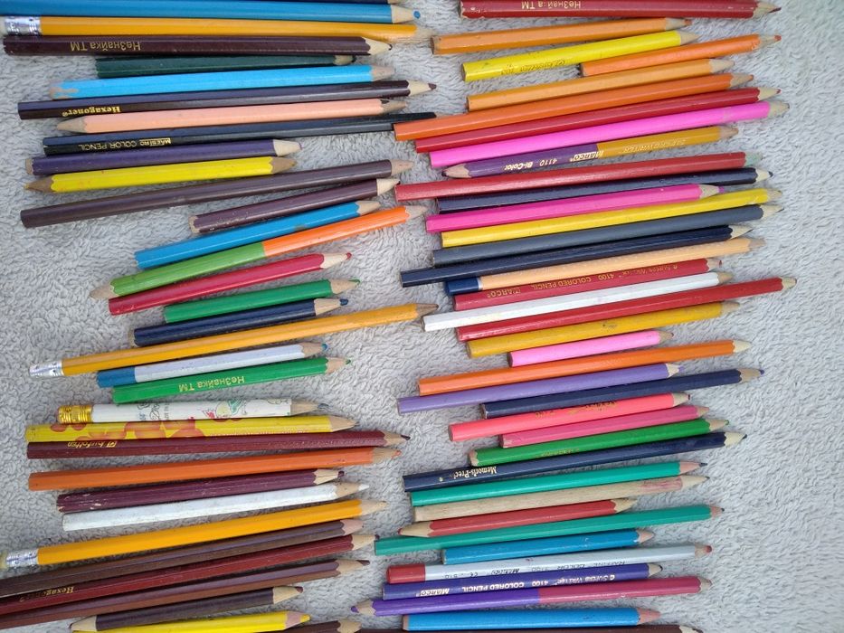 1 пакетом карандаш фломастер разных годов