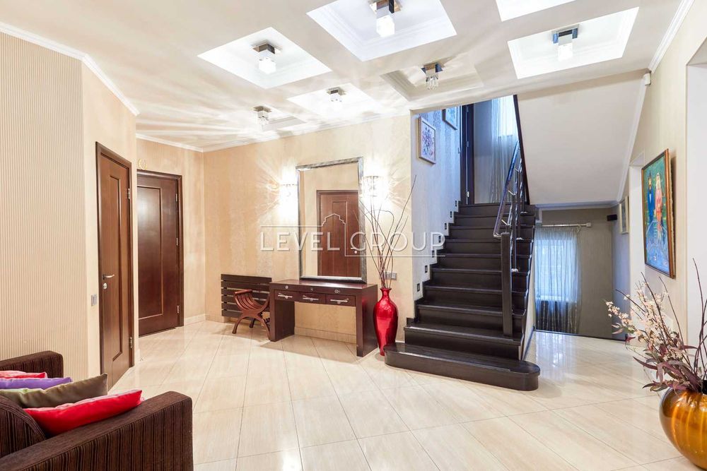 Продаж будинку 500 м² з виходом на канал. Конча-Заспа Козин Рудики