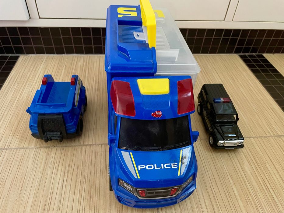 Zestaw samochodów policyjnych