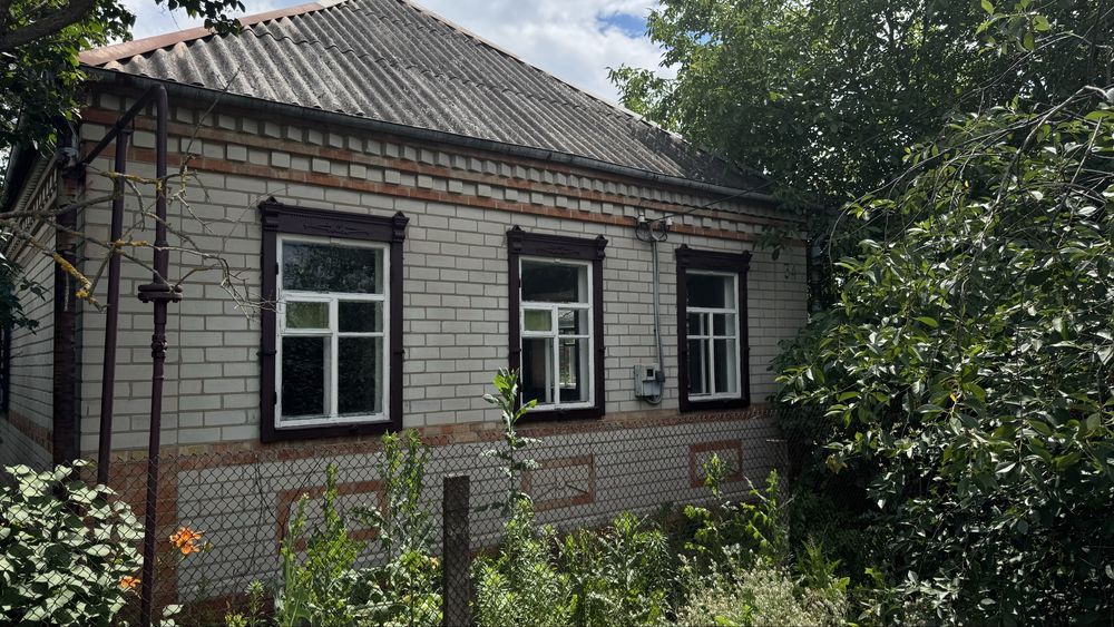 Продаж будинку Орлівщина , центр села , гараж , гарна  тиха вулиця.