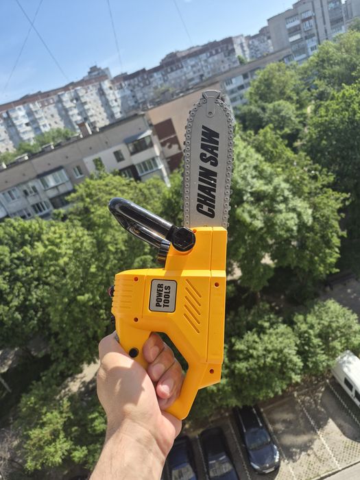 Бензопила іграшкова (звук, світло, рух ланцюга)