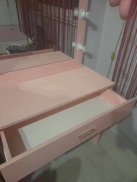 Różowa toaletka duża