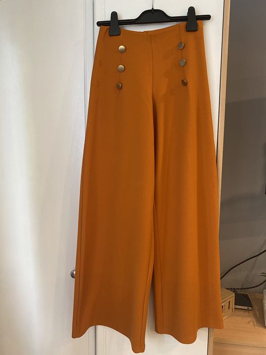 pomarańczowe spodnie z guzikami