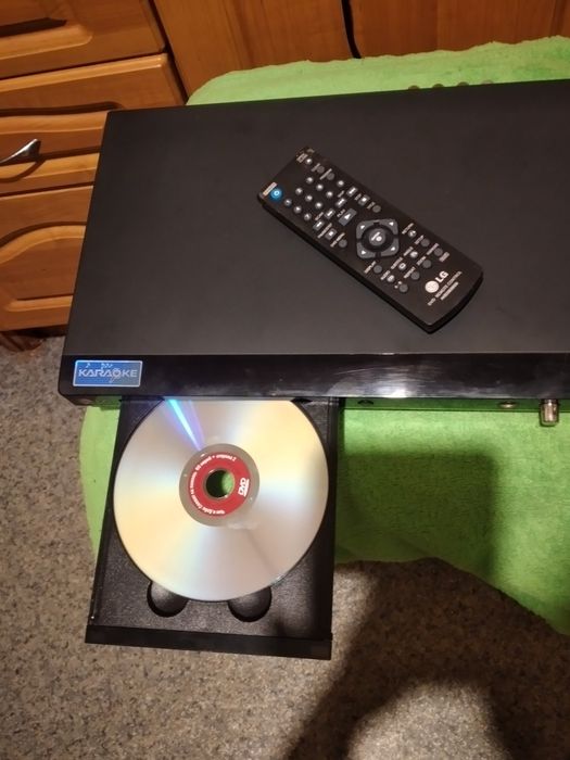 Мультиформатний DVD-плеєр LG з караоке