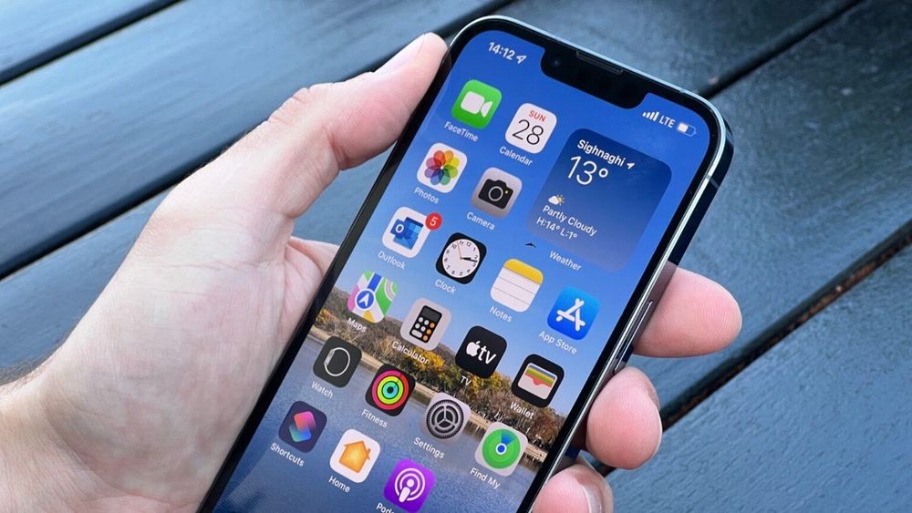 iPhone 13 Pro in good condition64284352718593121