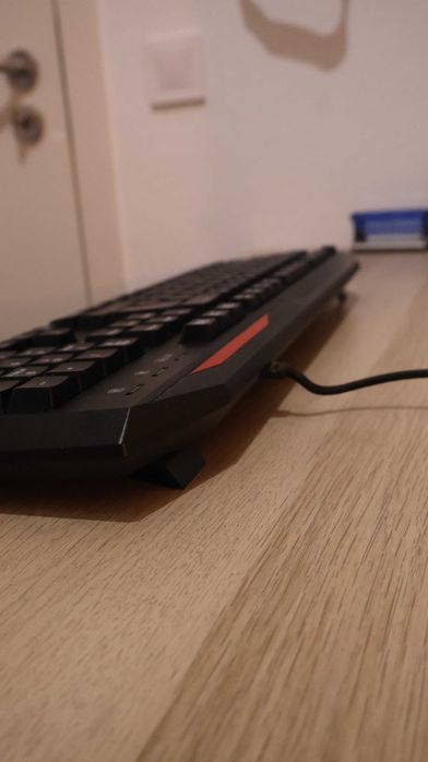 Teclado Gaming ASUS Sagaris GK100 Mecânico — PT — Preto