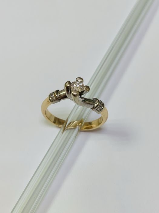 Продам золоту каблучку 585* з діамантами, Україна