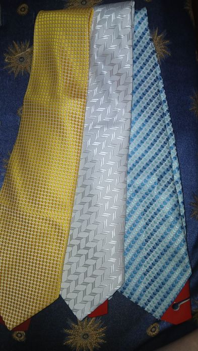 Продам  краватки, Giorgio Armani, Hugo boss.