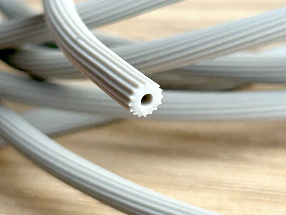 Uszczelka Szara Do Mocowania Siatki W Moskitierze 6 Metrów