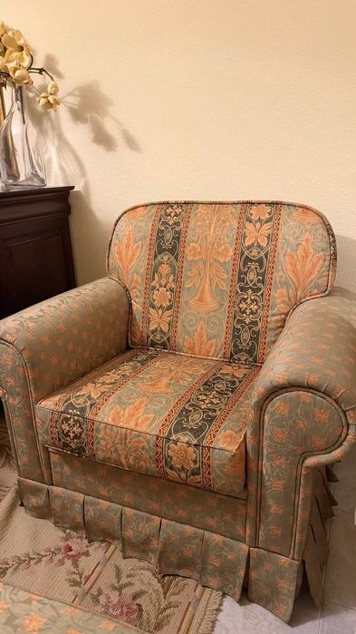 Poltrona em seda com banco pousa-pés