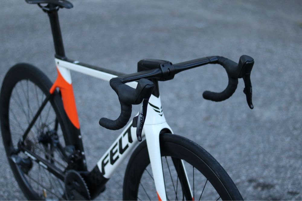 Bicicleta estrada Felt AR Full Carbono