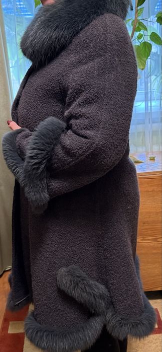 Продам пальто (зима-осінь)