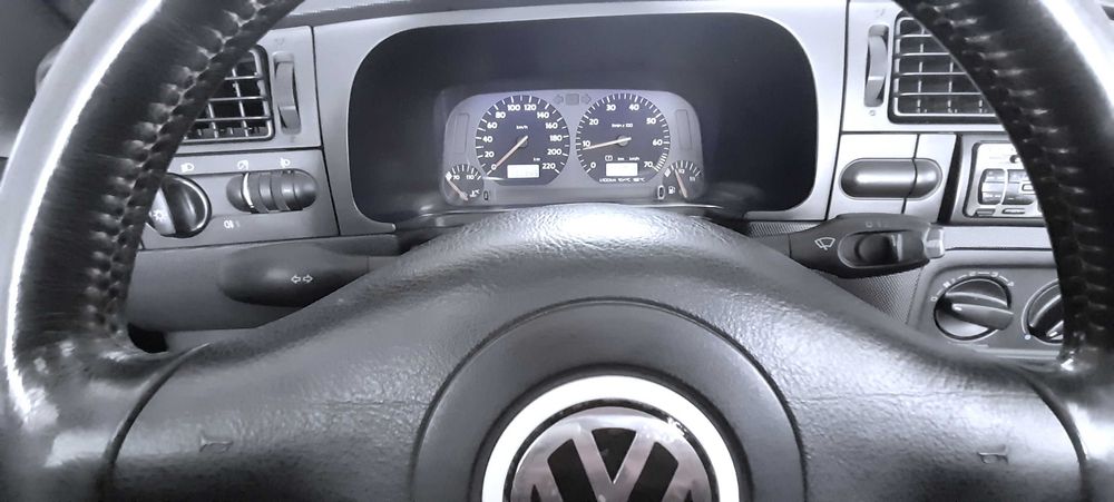 vw golf cabriolet 1.6 - Só com 131400 kms.