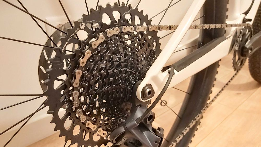 Canyon Lux CF 6 Carbono - Sram GX Eagle - Tam L - Roda 29"