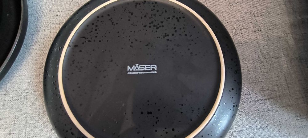 Śliczny zestaw talerzy MASER