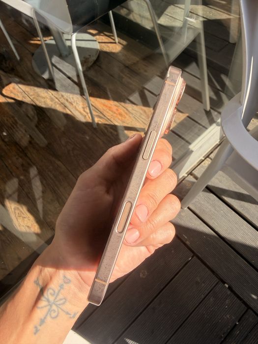 Iphone 16 pro titanium