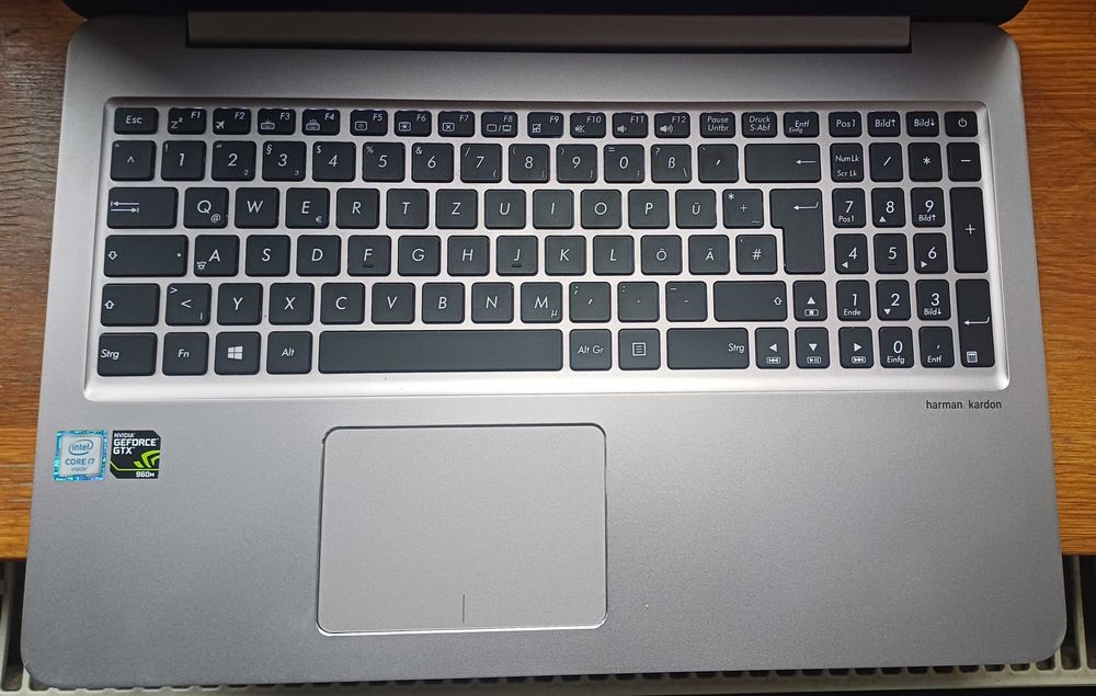 Asus ZenBook ux510u ssd NVidia i7