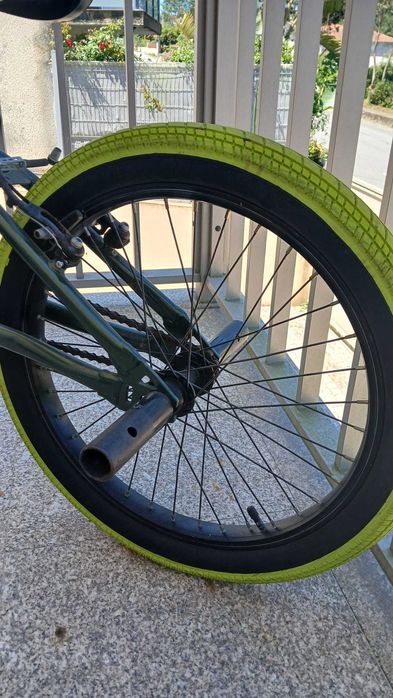 Bicicleta BMX BTWIN Wipe 500 Roda 20" – Excelente Estado