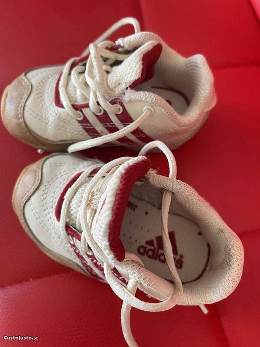 Ténis adidas branco e vermelho para bebé