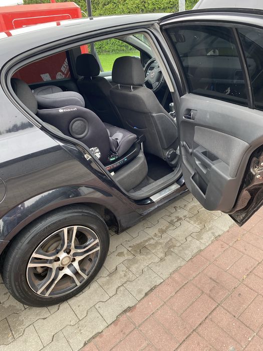 Samochod opel astra h