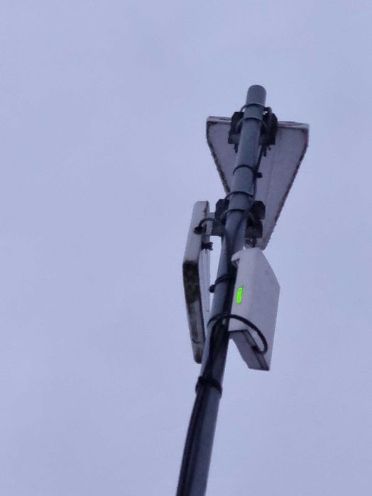 Zestaw anten, wzmacniaczy, nadajników, kabli do przyłącza Internetu