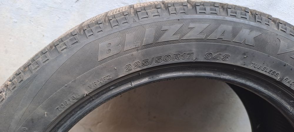 Продам гумму Bridgestone Blizzak VRX 225/50/17