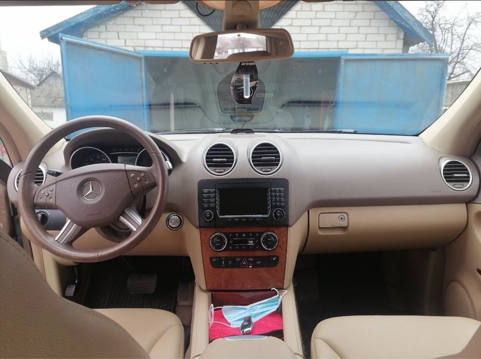 Автомобіль Mercedes-Benz ML350