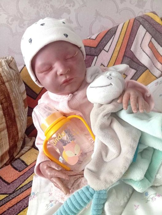 Лялька реборн з молду лаура.