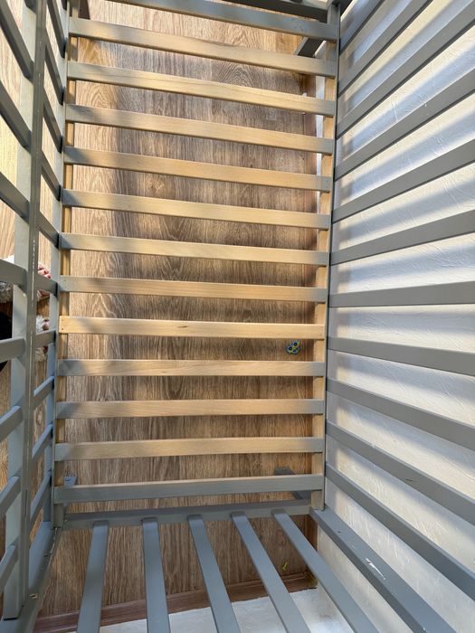 Дитяче ліжко з  буку  сіре