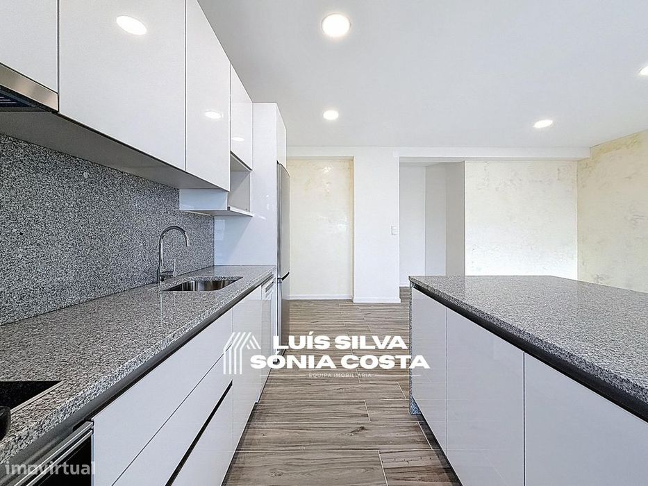 Apartamento T4 Totalmente Remodelado com 2 Varandas e Elevador –...