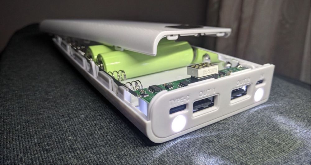 Корпус ПОВЕРБАНК с дисплеем 8°18650