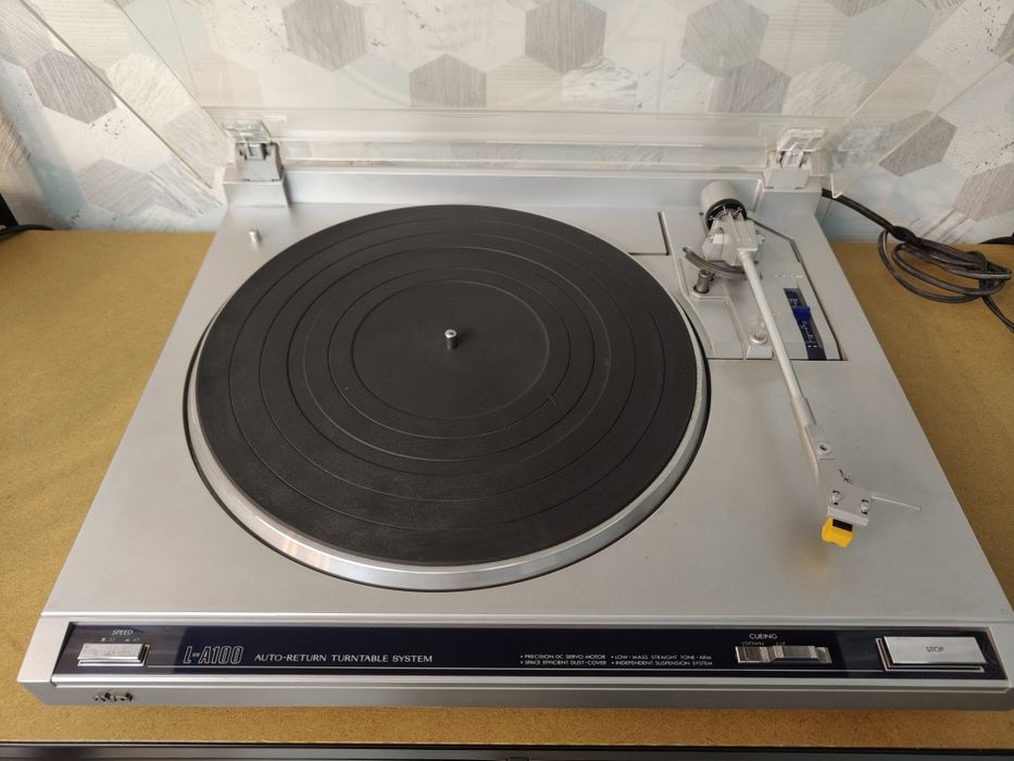Gramofon JVC L-A100 do dopieszczenia