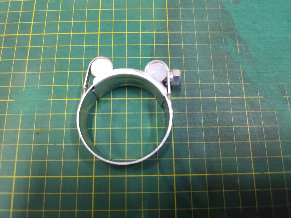 8 Abraçadeiras reforçadas   diâmetro 44 - 47 mm
