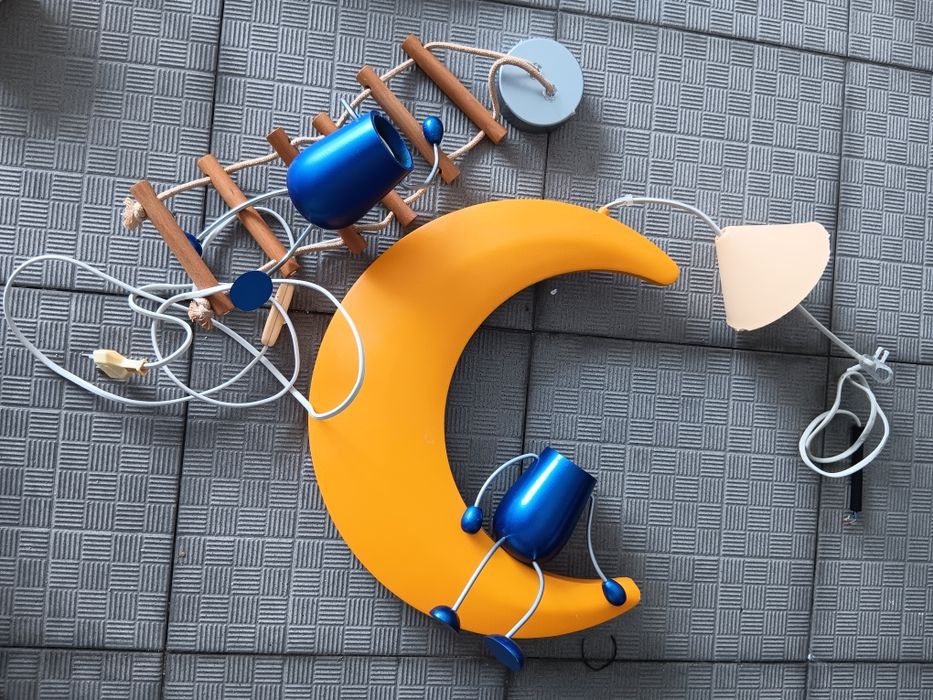 Dois candeiros teto e parede