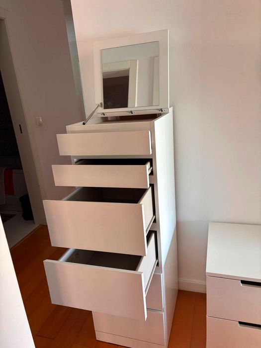 Cómoda com 6 gavetas e espelho MALM (IKEA)