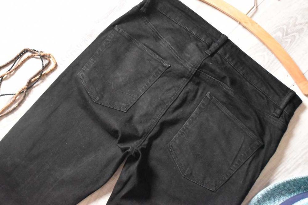 *Asos* jeansy czarne dziury nogawki_31/32