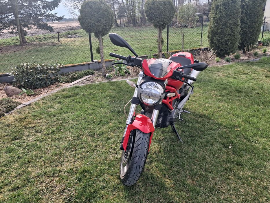 Ducati Monster 696