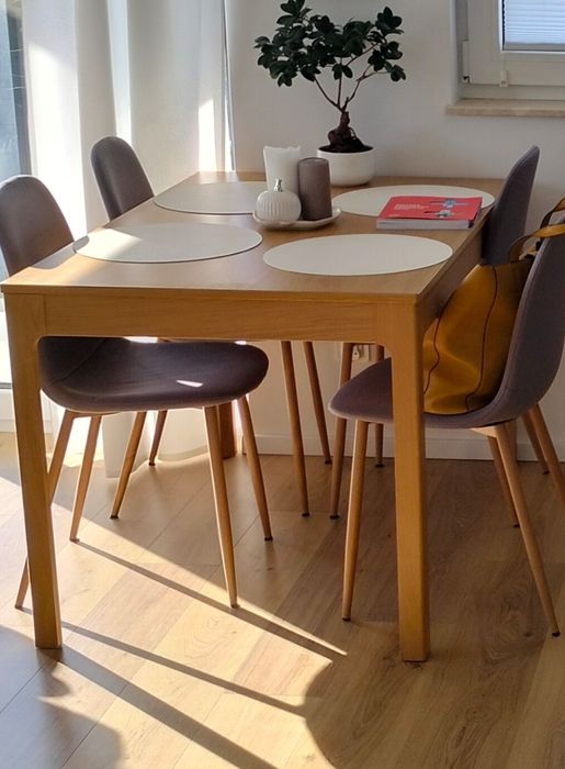 Sprzedam 4 krzesła Jysk. Stan bardzo dobry, mało używane.