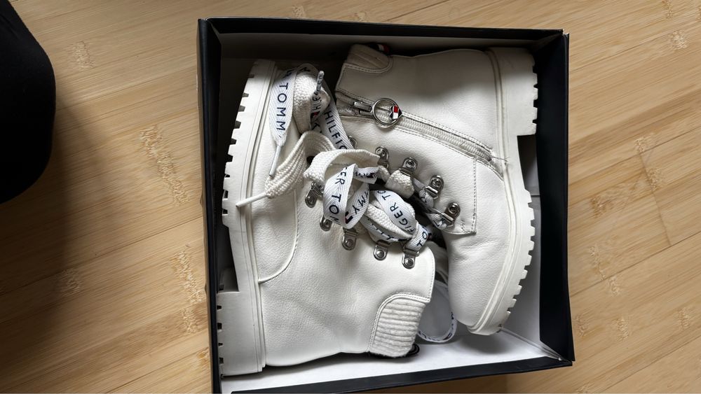 Tommy hilfiger białe botki modna dziewczynka 31,5 jesień okazja