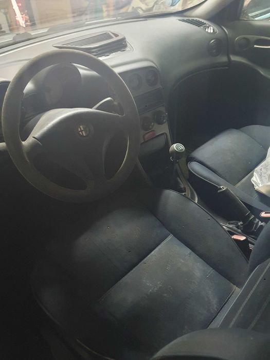 Carro com matricula francesa vendido completo somente com finalidade do comprador retirar peças ou demantelar