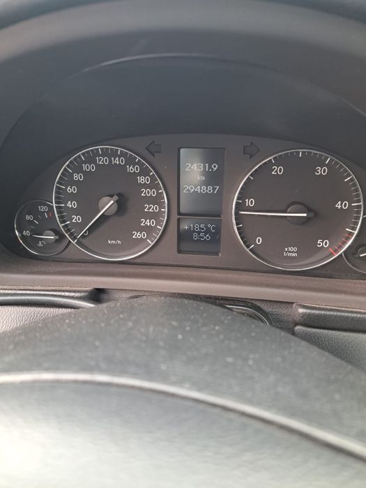 Mercedes Benz 220 cdi