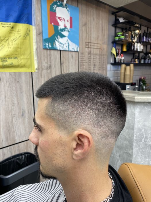 Професійна стрижка  та моделювання бороди на виїзд( барбер) , Київ