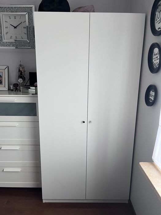 Biała szafa Ikea