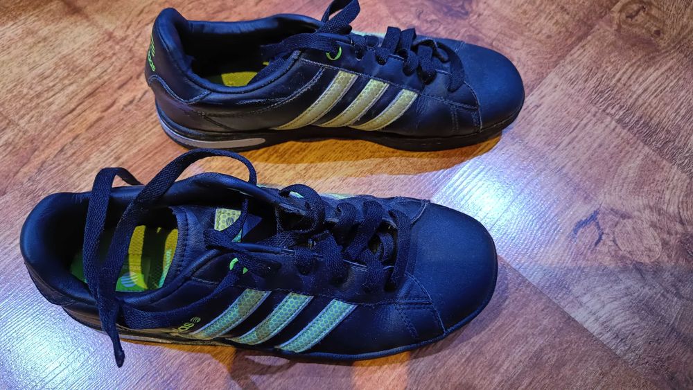 Dwie pary butów dla chłopca sneakersy adidas i korki nike r.36