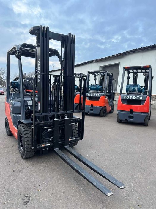 Новий газ-бензиновий навантажувач TOYOTA 02-8FGF15, підйом - 4.7м