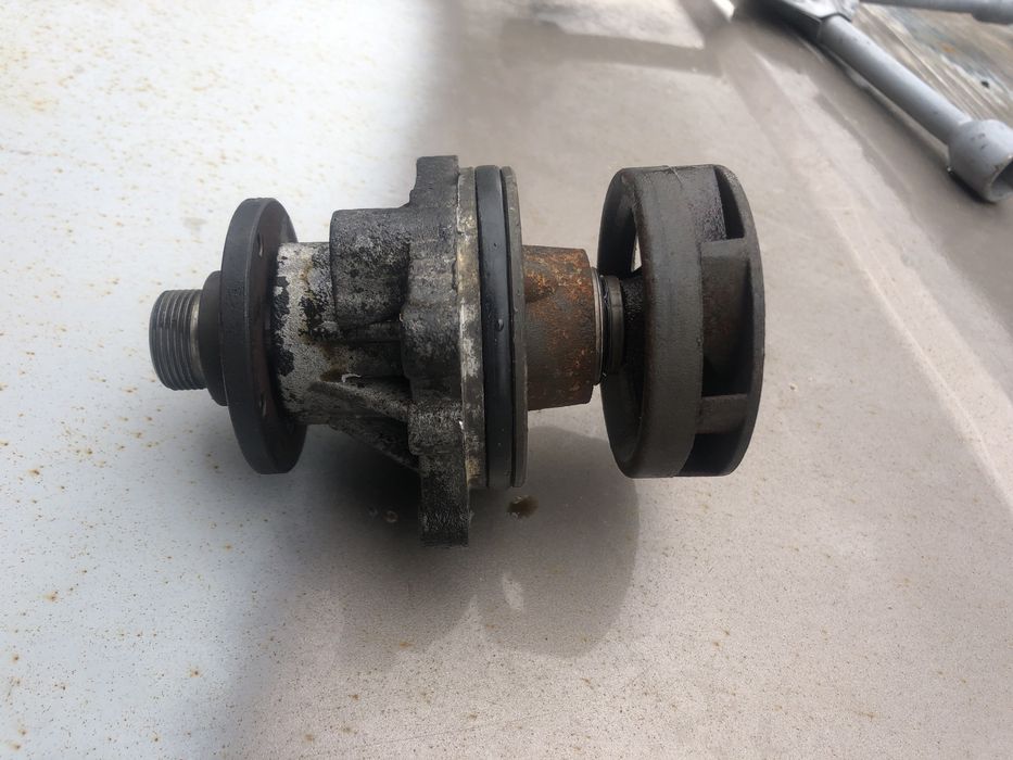 Помпа охолодження м50 м52 е34