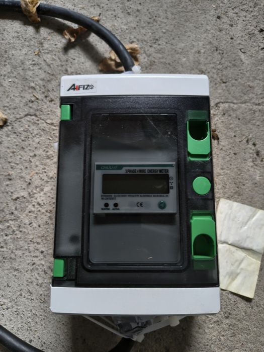 Mobilny licznik podlicznik cyfrowy 3 fazy siłowy  16A 400V budowa