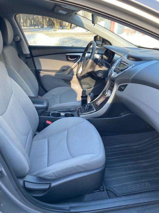 Hyundai Elantra 2012