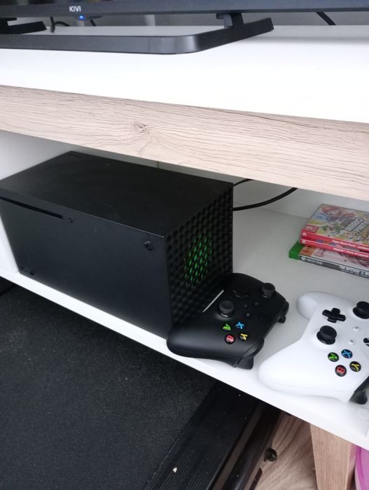 Xbox series x + dwa pady + Wiedźmin 3